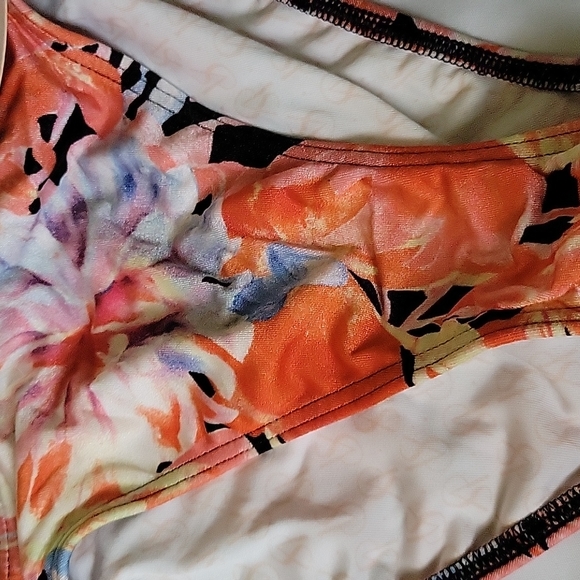 Victoria's Secret bikini bottom small - Picture 2 of 5